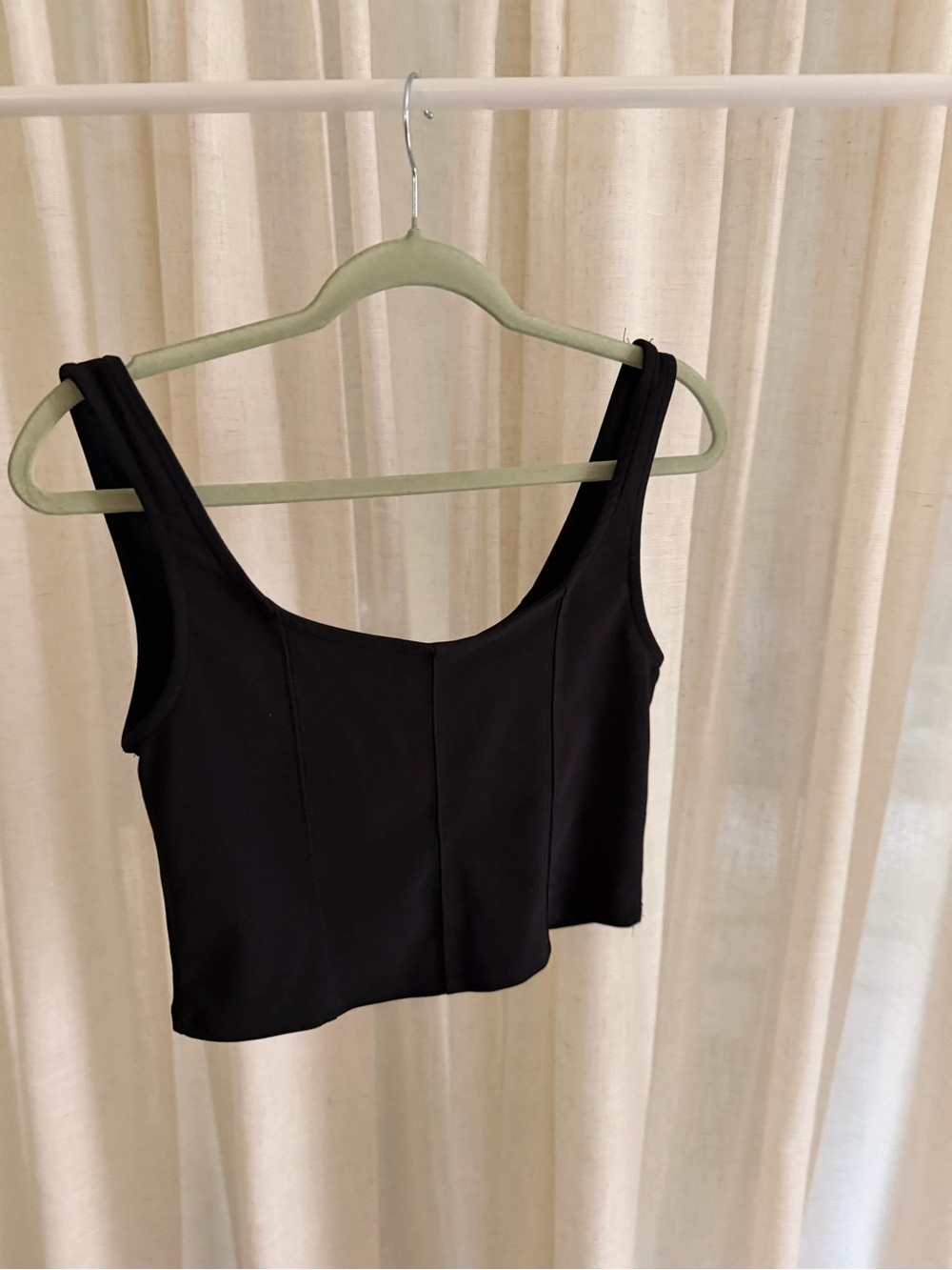 Women’s Black Scoop Neck Cropped Tank Top